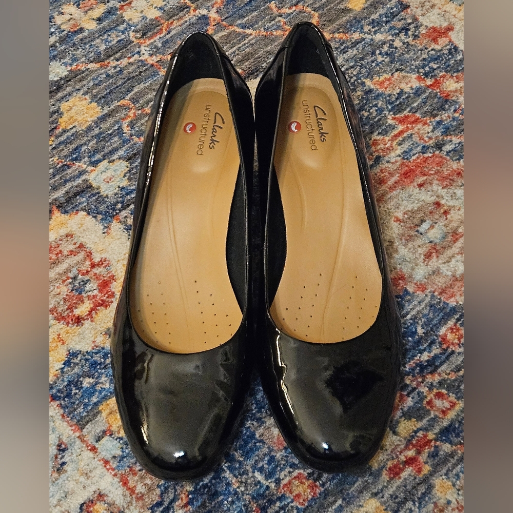 Clarks patent leather 2 in black heels